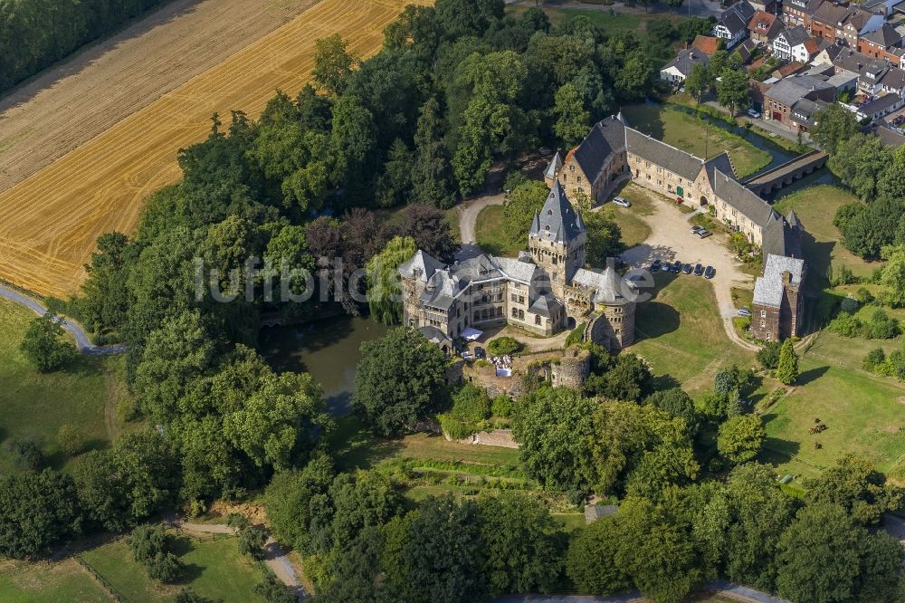 Grevenbroich von oben - Luftaufnahme von Schloss Hülchrath in Nordrhein-Westfalen