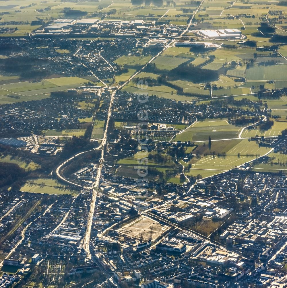 Hamm aus der Vogelperspektive: Luftbild Übersicht mit Blickrichtung Hamm-Rhynern über Werler Straße B63 mit Ökonomierat-Peitzmeier-Platz in Hamm im Bundesland Nordrhein-Westfalen, Deutschland