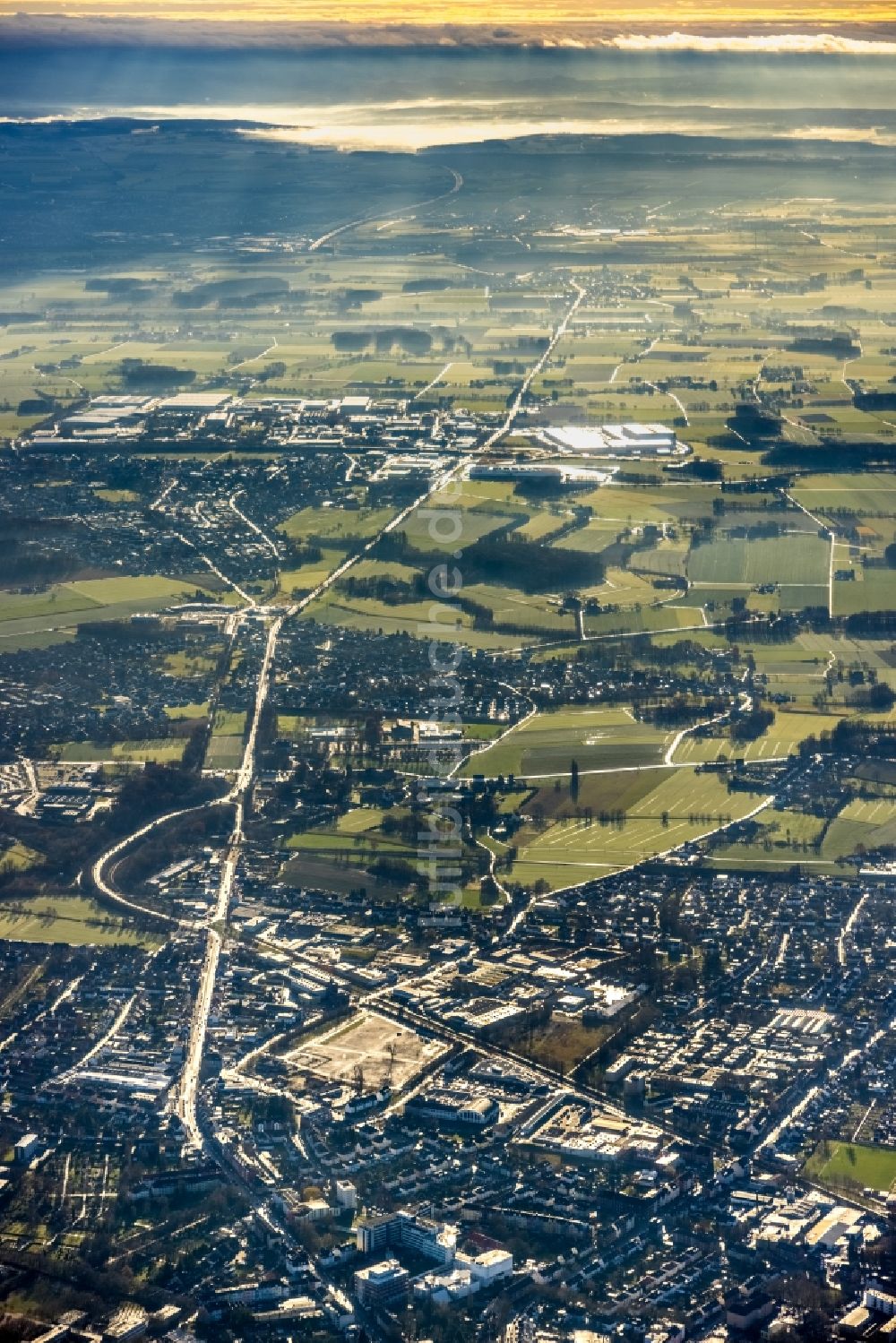 Luftbild Hamm - Luftbild Übersicht mit Blickrichtung Hamm-Rhynern über Werler Straße B63 mit Ökonomierat-Peitzmeier-Platz in Hamm im Bundesland Nordrhein-Westfalen, Deutschland