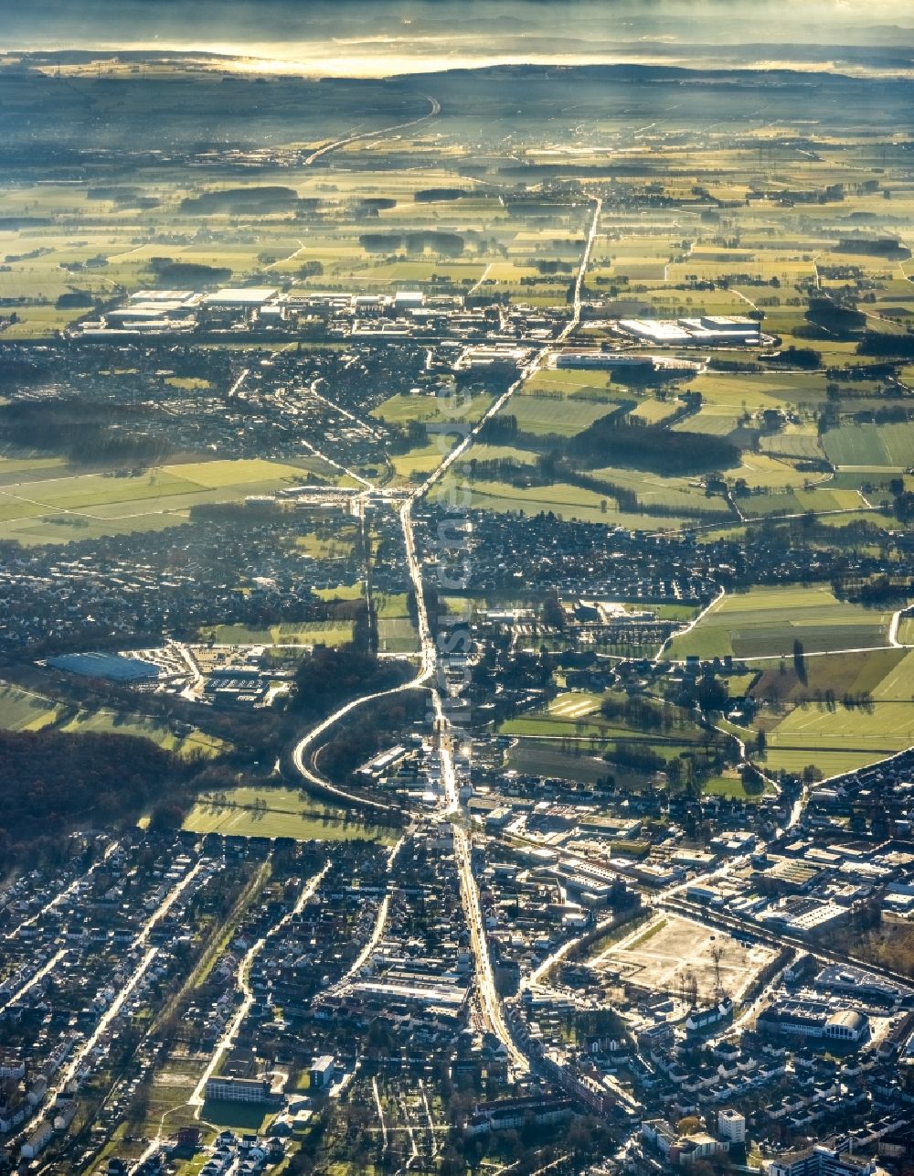 Luftaufnahme Hamm - Luftbild Übersicht mit Blickrichtung Hamm-Rhynern über Werler Straße B63 mit Ökonomierat-Peitzmeier-Platz in Hamm im Bundesland Nordrhein-Westfalen, Deutschland