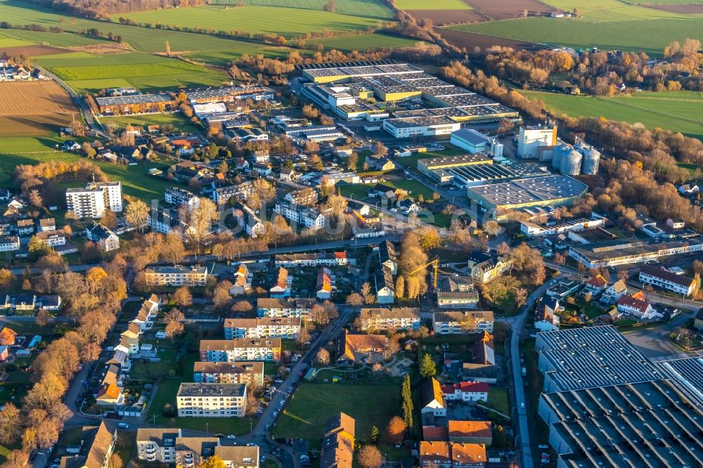 Luftaufnahme Werl - Luftbild vom Industrie- und Gewerbegebiet Mersch mit Kettler GmbH im Ortsteil Westönnen in Werl im Bundesland Nordrhein-Westfalen, Deutschland