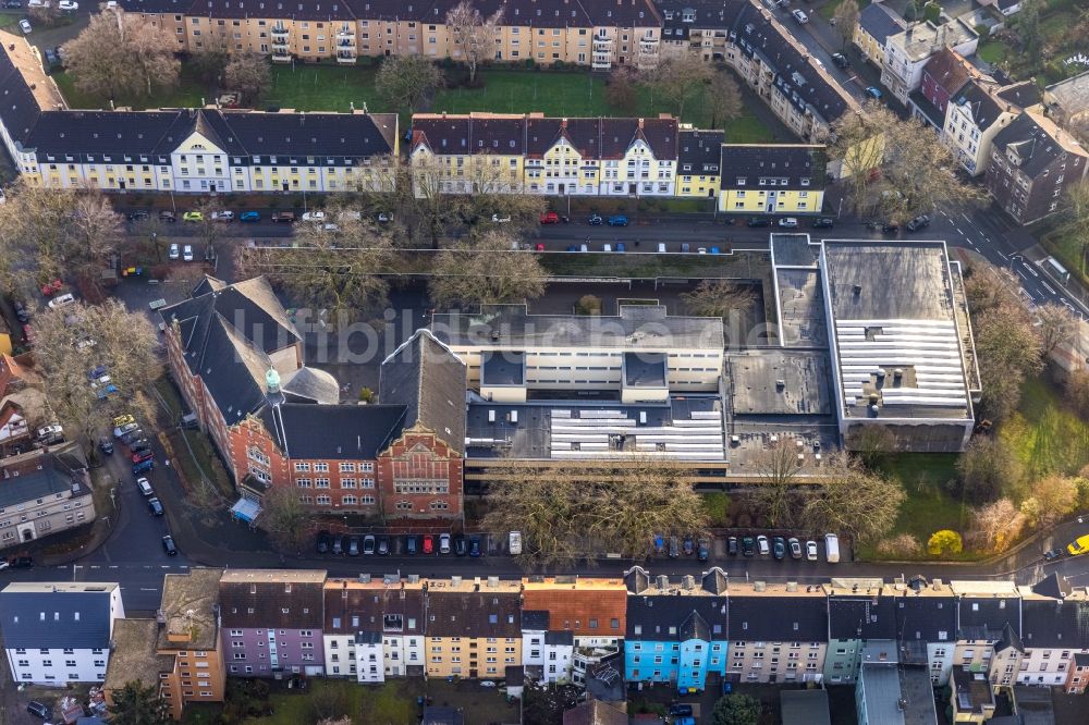 Herne von oben - Luftbild des Schulgebäude des Städt. Gymnasium Eickel Gabelsbergerstraße Wanne-Eickel in Herne im Bundesland Nordrhein-Westfalen, Deutschland