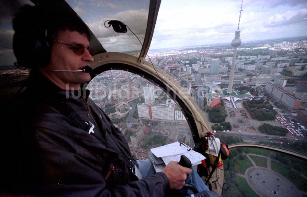 Berlin aus der Vogelperspektive: Luftbildflug mit UHS 300 über dem Berliner Stadtzentrum 18.09.1997