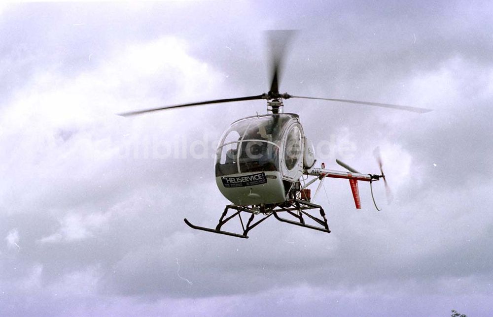 Groß-Kreutz / Brandenburg aus der Vogelperspektive: Luftbildflug mit UHS 300 (Landeanflug) 18.09.1997