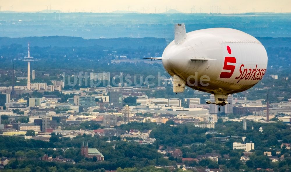 Luftbild Herne - Luftschiff- Blimp im Fluge über dem Luftraum in Herne im Bundesland Nordrhein-Westfalen