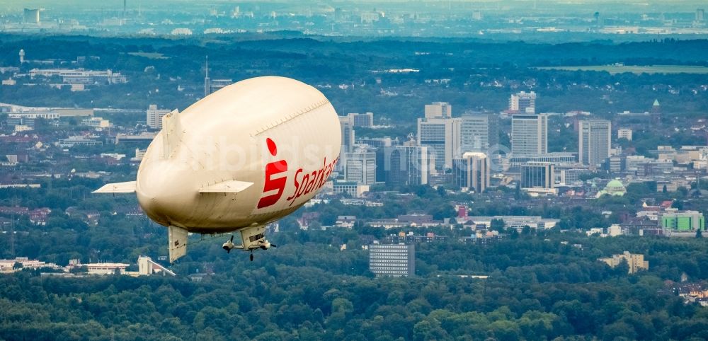 Luftbild Herne - Luftschiff- Blimp im Fluge über dem Luftraum in Herne im Bundesland Nordrhein-Westfalen