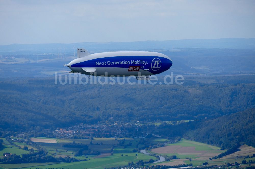 Wesertal von oben - Luftschiff D-LZNT im Fluge über dem Luftraum in Wesertal im Bundesland Hessen, Deutschland