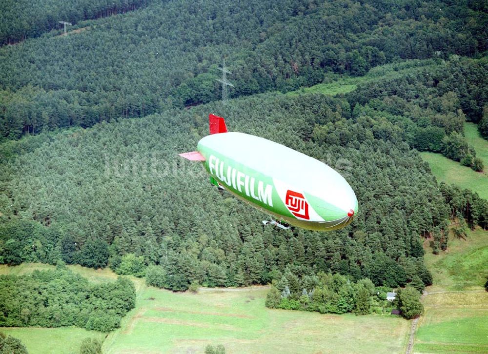 Luftaufnahme Strausberg - Luftschiff der WDL Essen-Mühlheim während eines Fluges nach Berlin.