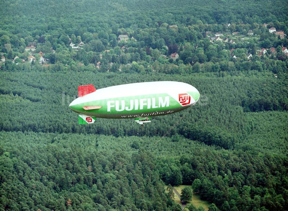 Strausberg aus der Vogelperspektive: Luftschiff der WDL Essen-Mühlheim während eines Fluges nach Berlin.