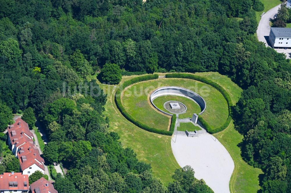 Fürstenfeldbruck aus der Vogelperspektive: Luftwaffen- Ehrenmal in Fürstenfeldbruck im Bundesland Bayern, Deutschland