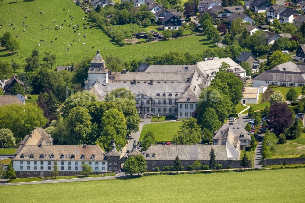 Luftaufnahme Schmallenberg - Lungenfachklinik im Kloster Grafschaft der Barmherzigen Schwestern in Schmallenberg im Hochsauerlandkreis in Nordrhein-Westfalen