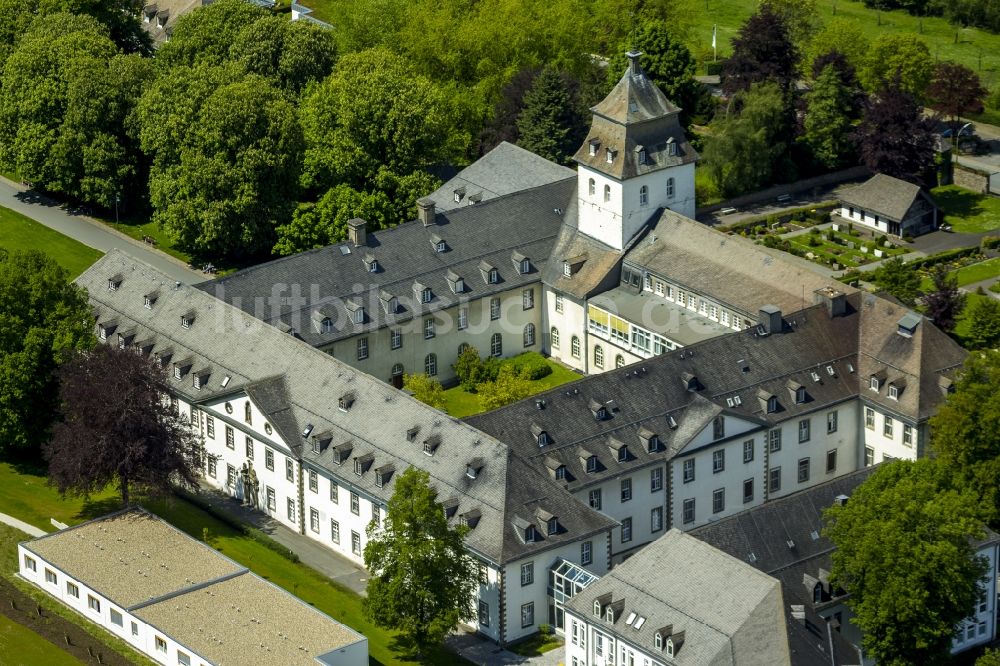 Schmallenberg aus der Vogelperspektive: Lungenfachklinik im Kloster Grafschaft der Barmherzigen Schwestern in Schmallenberg im Hochsauerlandkreis in Nordrhein-Westfalen