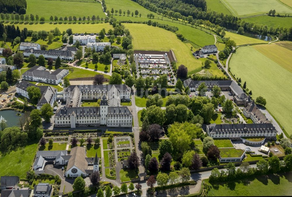 Luftaufnahme Schmallenberg - Lungenfachklinik im Kloster Grafschaft der Barmherzigen Schwestern in Schmallenberg im Hochsauerlandkreis in Nordrhein-Westfalen