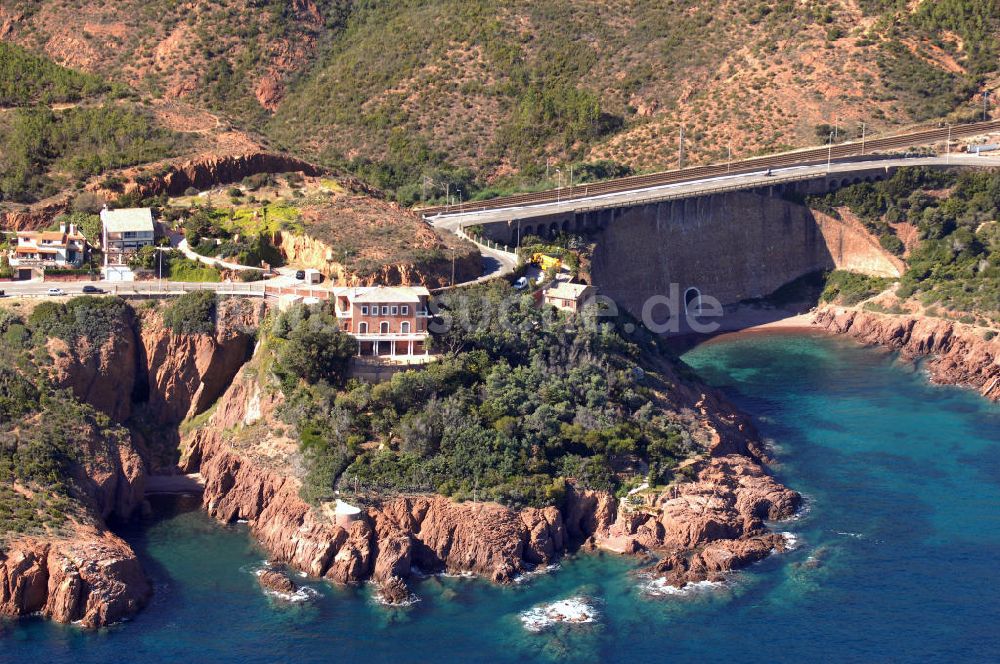 Luftbild Miramar - luxuriöses Ambiente in der Esterel-Region bei Miramar an der Cote d'Azur in Frankreich