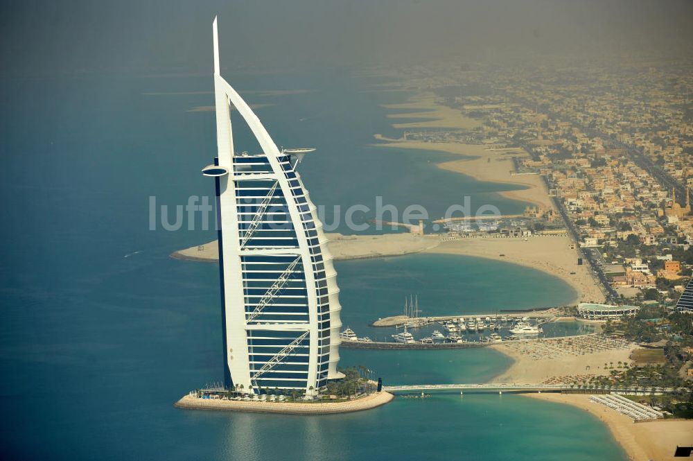 Luftbild DUBAI / DUBAYY - Luxus- Hotel Burj al Arab am Persischen Golf in Dubai