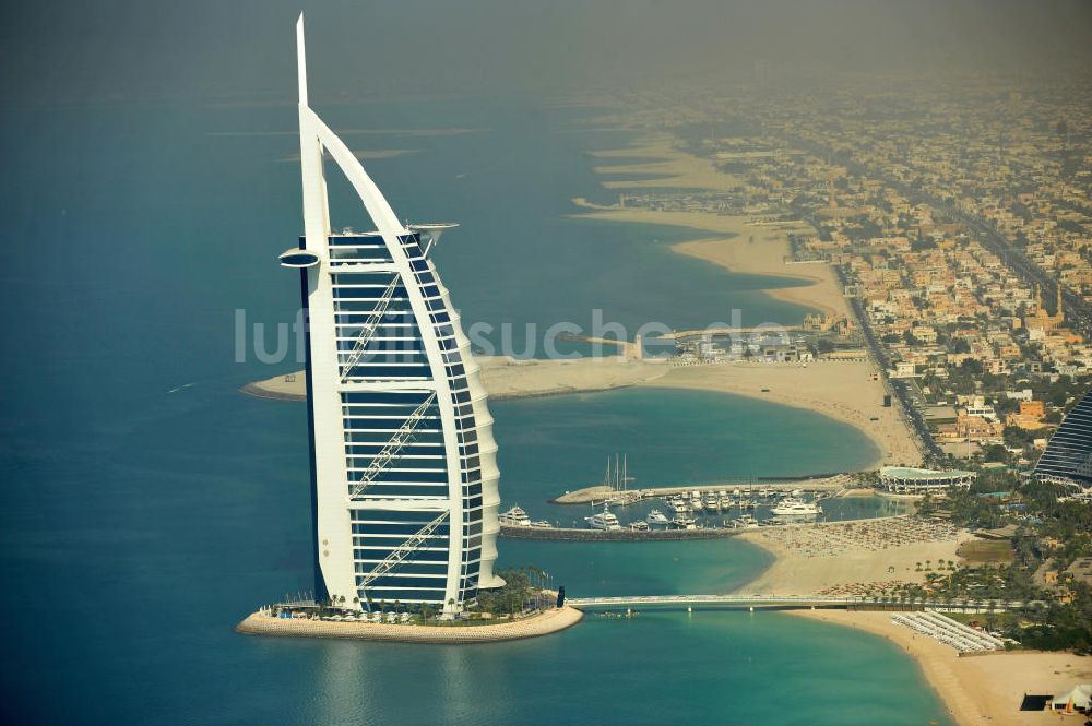 Luftaufnahme DUBAI / DUBAYY - Luxus- Hotel Burj al Arab am Persischen Golf in Dubai