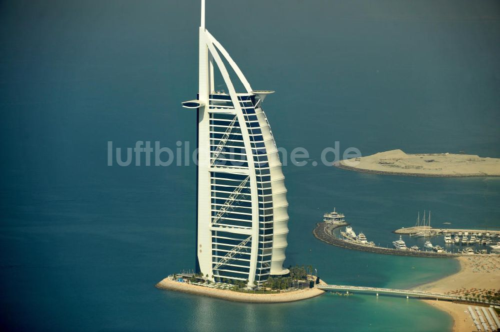 Luftbild DUBAI / DUBAYY - Luxus- Hotel Burj al Arab am Persischen Golf in Dubai