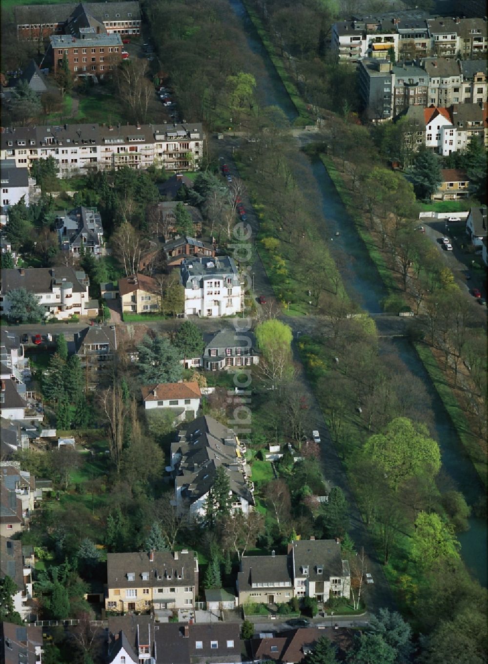 Köln von oben - Luxus- Wohngebiet um den Rautenstrauchkanal, es zählt zu den teuersten Wohngegenden in Köln im Bundesland Nordrhein-Westfalen