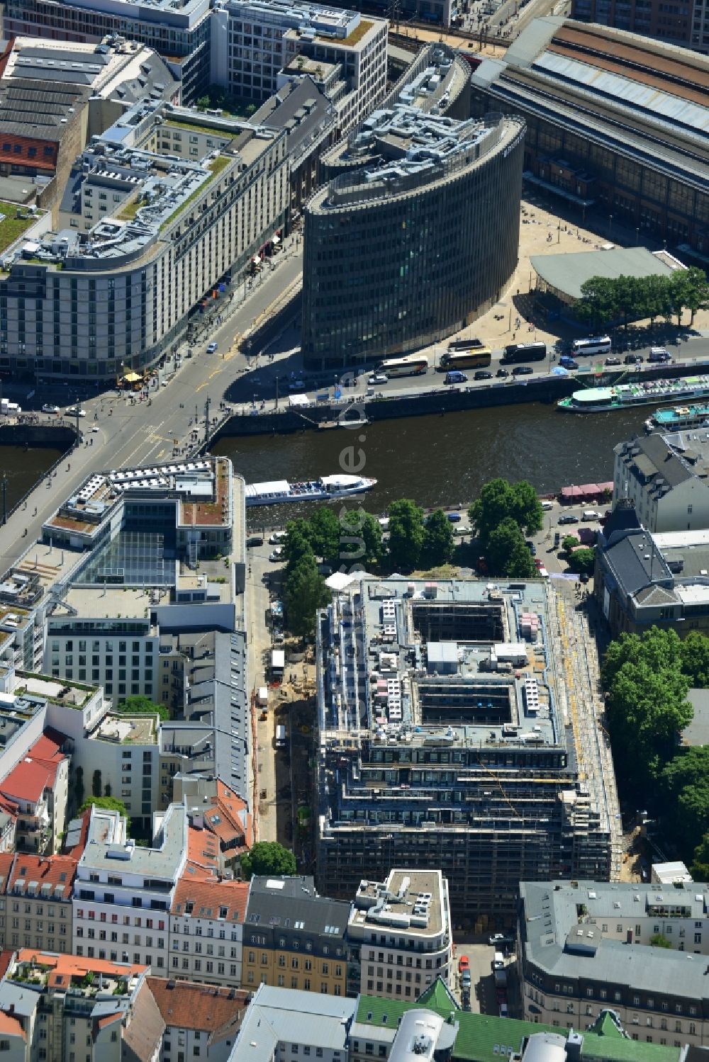 Berlin Mitte von oben - Luxus - Wohnungsneubau Baustelle für das Immobilienprojekt yoo berlin in Berlin Mitte