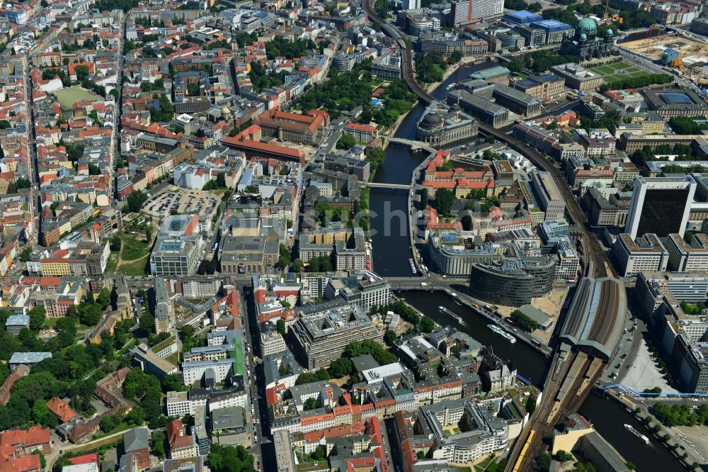 Luftbild Berlin Mitte - Luxus - Wohnungsneubau Baustelle für das Immobilienprojekt yoo berlin in Berlin Mitte