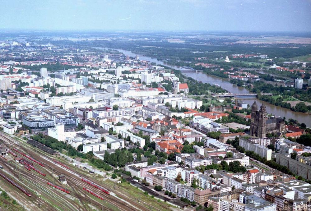 Magdeburg von oben - 16.08.2002 Magdeburg