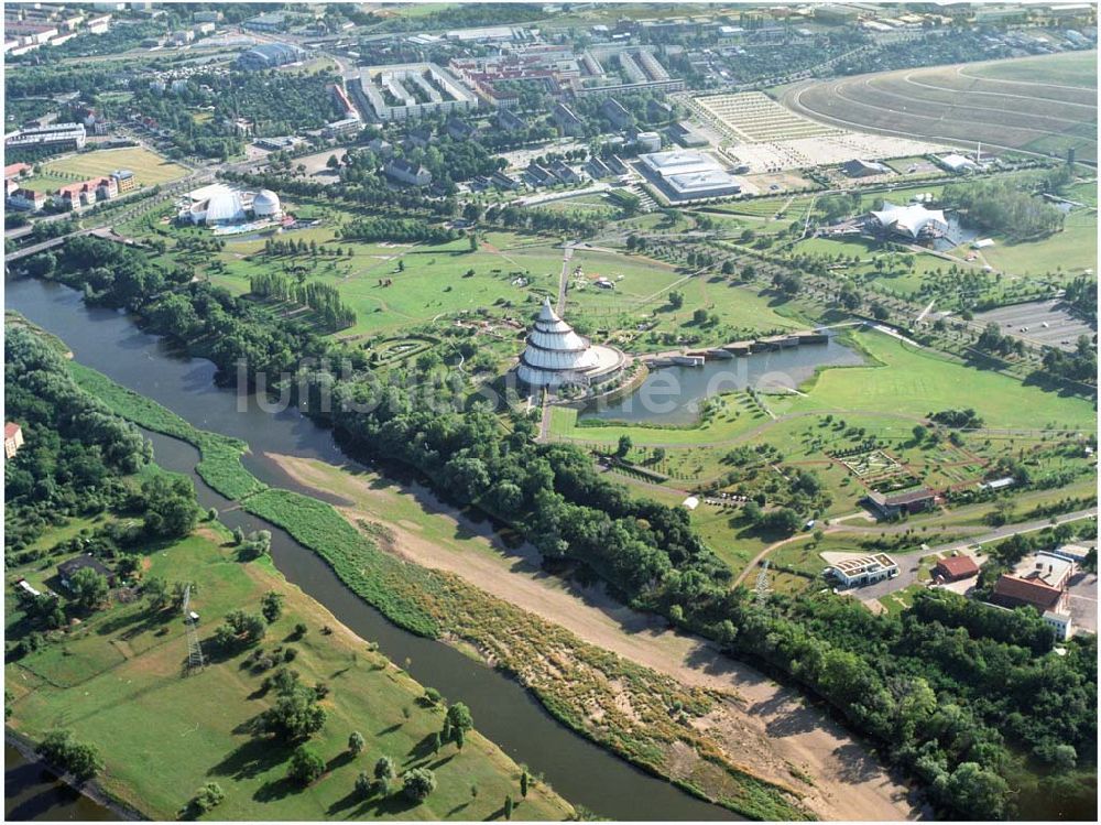 Magdeburg aus der Vogelperspektive: Magdeburg Jahrtausendturm