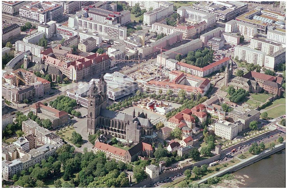 Magdeburg aus der Vogelperspektive: 06.07.04 Magdeburg, Nord LB, Baustelle Hundertwasserhaus, Hauptpost, Dom, Landtag