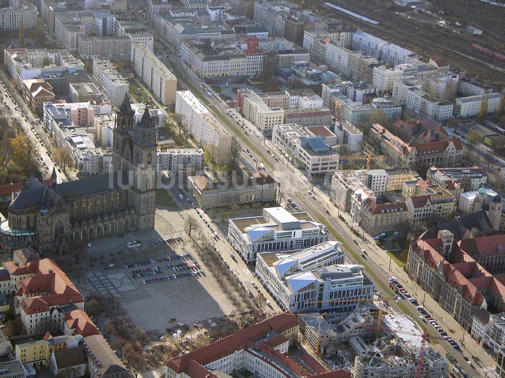 Magedeburg aus der Vogelperspektive: Magdeburger Dom am Domplatz