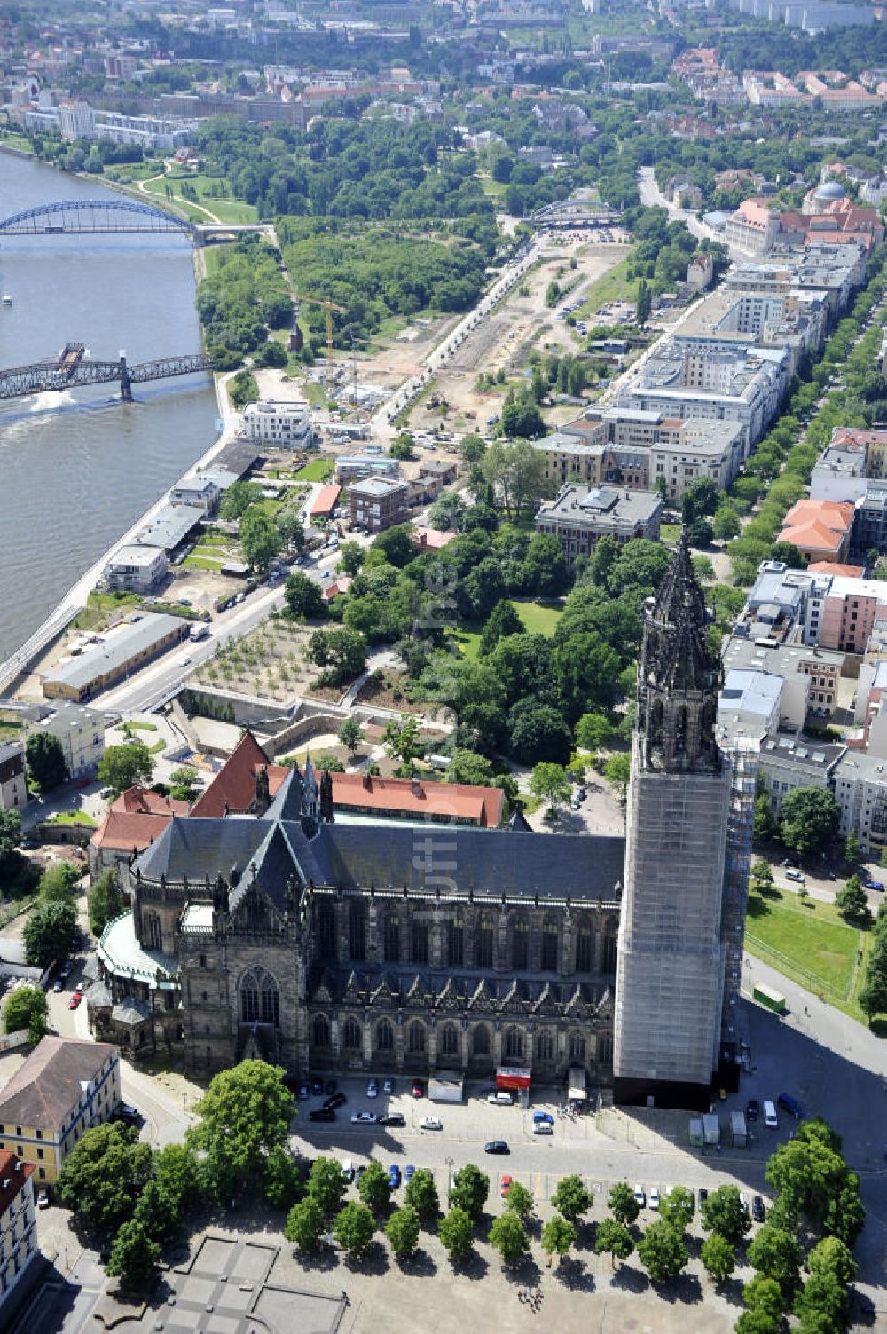 Luftaufnahme Magdeburg - Magdeburger Dom und das Stadtzentrum