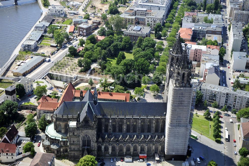 Magdeburg von oben - Magdeburger Dom und das Stadtzentrum