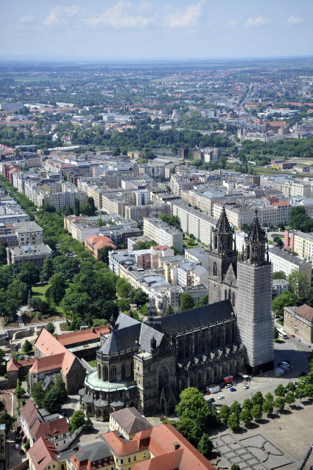 Magdeburg aus der Vogelperspektive: Magdeburger Dom und das Stadtzentrum