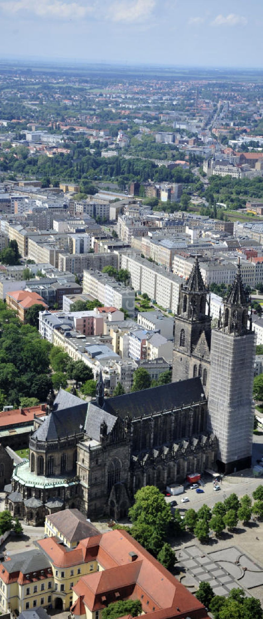 Luftaufnahme Magdeburg - Magdeburger Dom und das Stadtzentrum