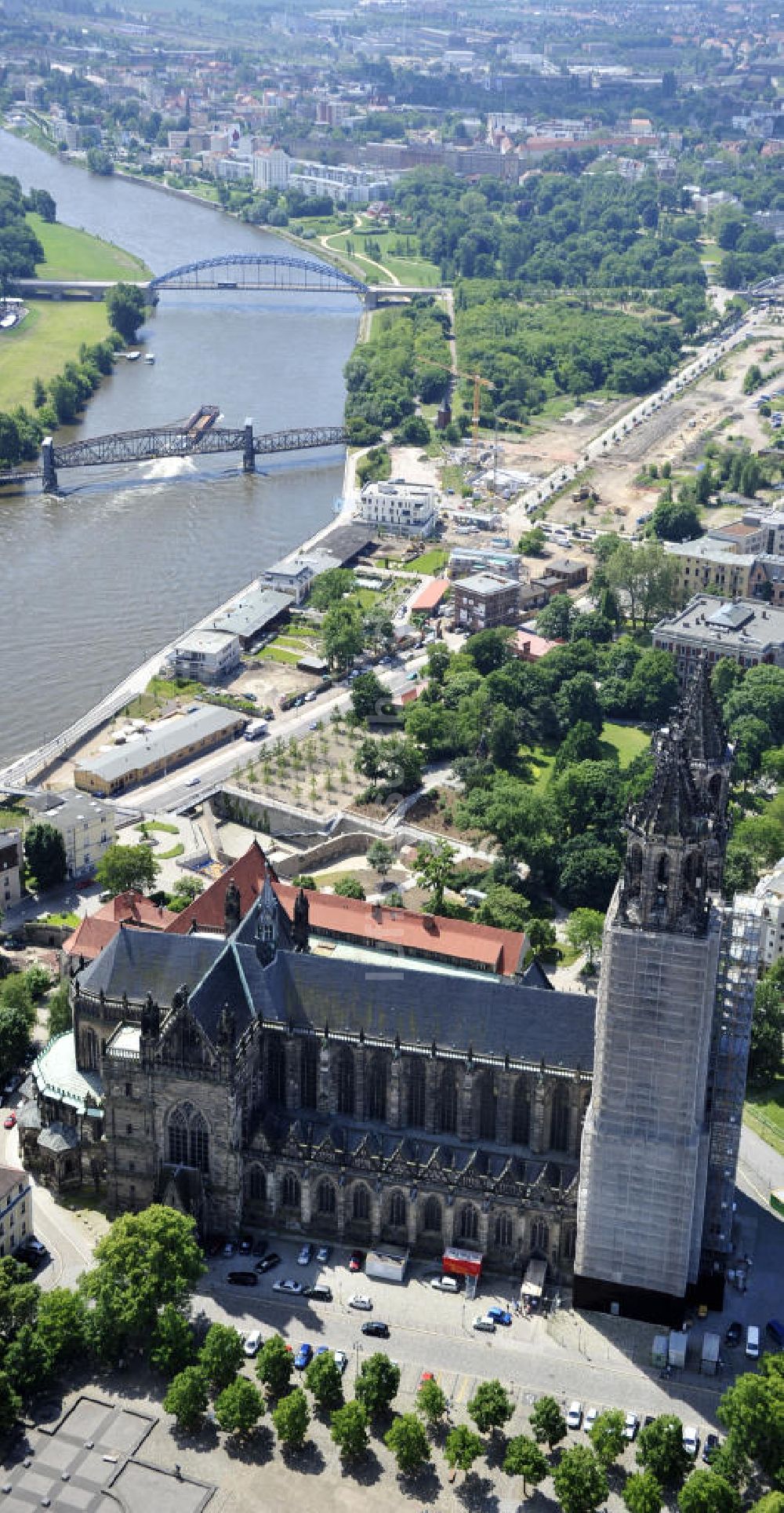 Magdeburg aus der Vogelperspektive: Magdeburger Dom und das Stadtzentrum