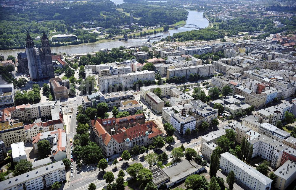 Magdeburg aus der Vogelperspektive: Magdeburger Dom mit Stadtzentrum