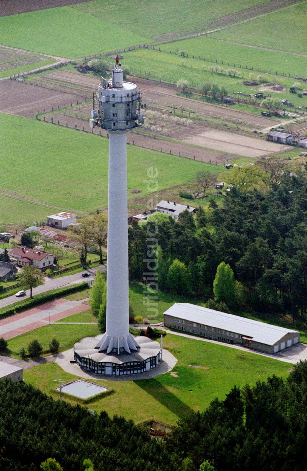 Bernau / Brandenburg von oben - 02.Mai 2003 Bernau / Brandenburg Funkturm südlich von Bernau.