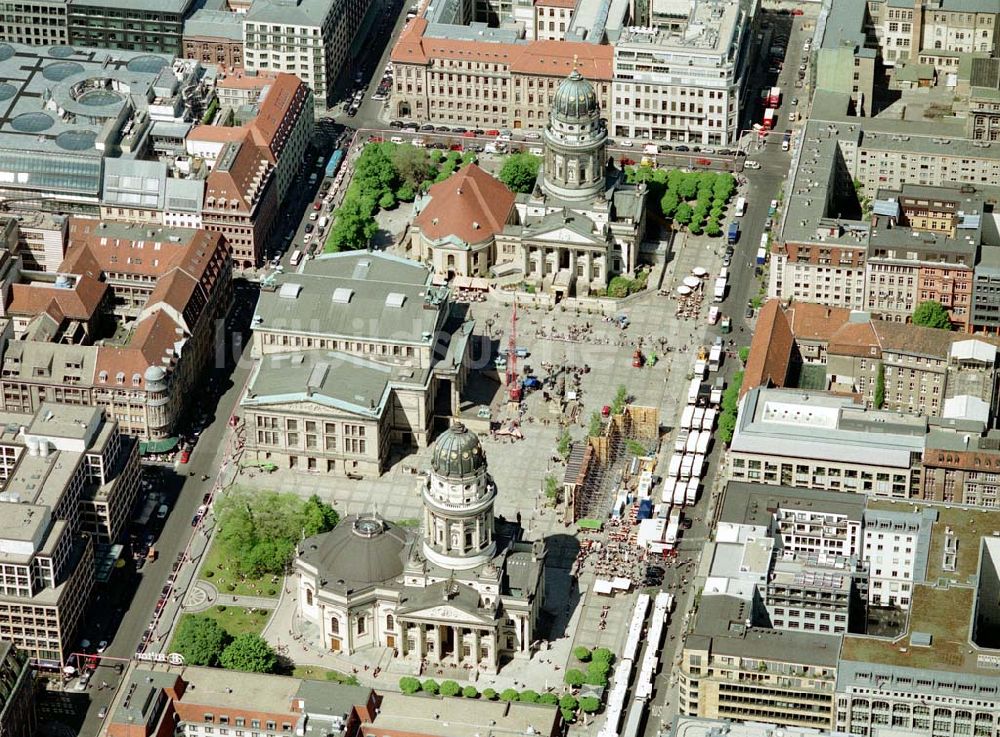 Luftbild Berlin - 07.Mai2003 Dreharbeiten zu In 80 Tagen um die Welt am Gandarmenmarkt in Berlin.