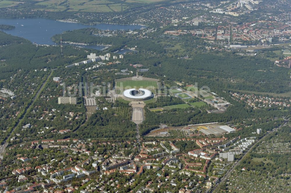 Berlin aus der Vogelperspektive: Maifeld und Olympiaplatz mit dem Sportstätten-Gelände der Arena des Stadion in Berlin