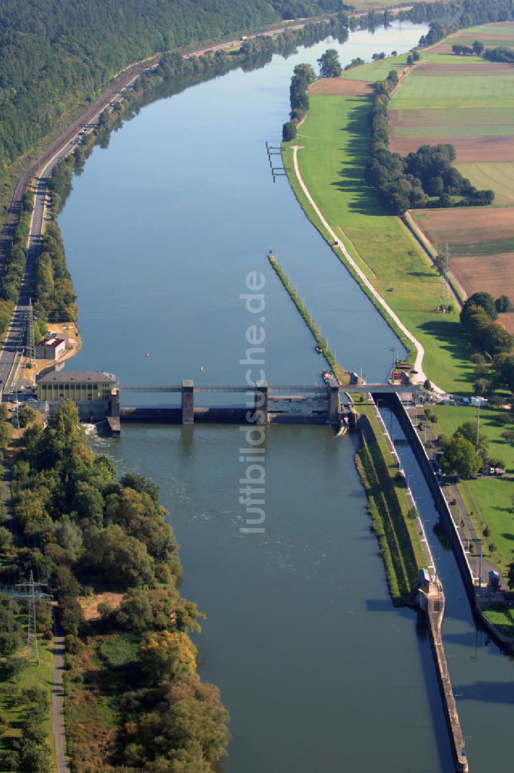 Luftaufnahme Lohr am Main - Main Staustufe am Stadtteil Steinbach in Lohr