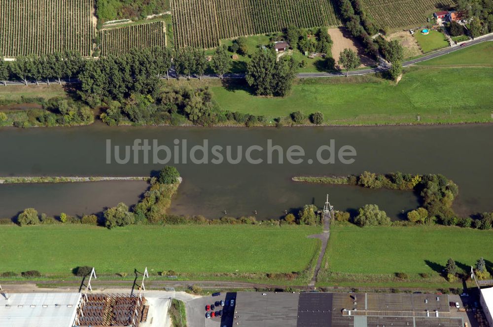 Marktbreit von oben - Main Uferbereich Nordufer zwischen Großmannsdorf und Marktbreit