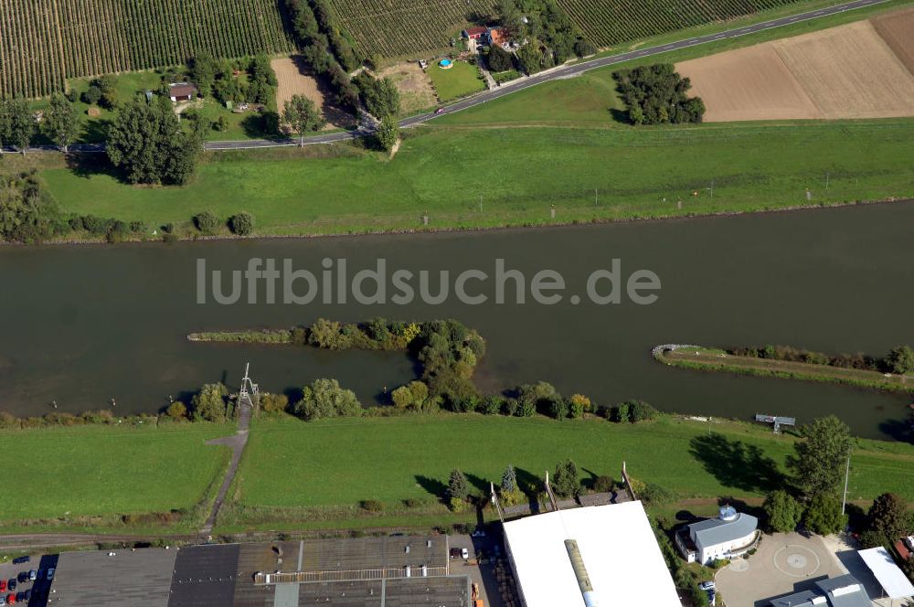 Marktbreit aus der Vogelperspektive: Main Uferbereich Nordufer zwischen Großmannsdorf und Marktbreit