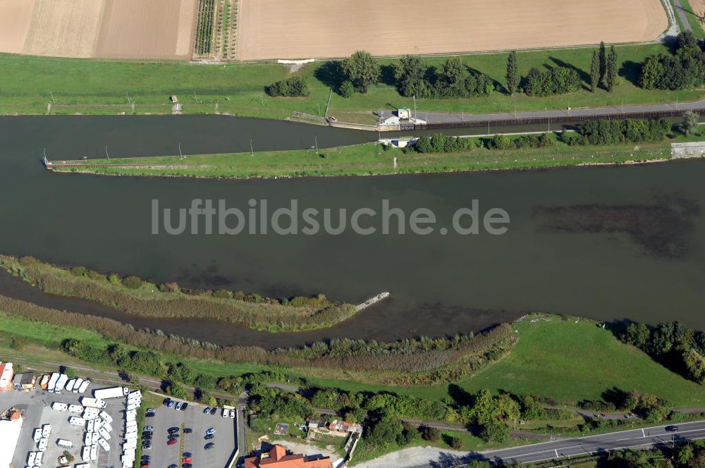 Marktbreit von oben - Main Uferbereich Nordufer zwischen Großmannsdorf und Marktbreit