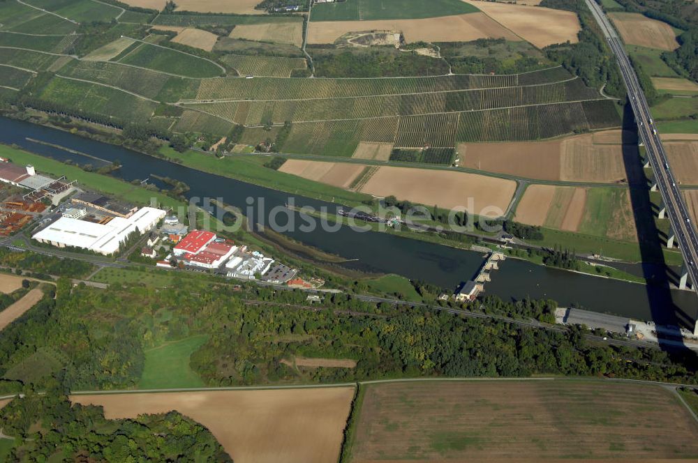 Marktbreit von oben - Main Uferbereich Nordufer zwischen Großmannsdorf und Marktbreit