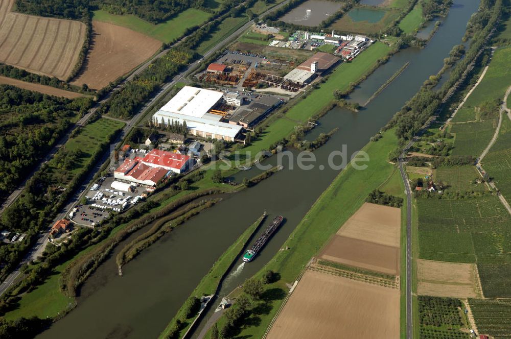 Marktbreit aus der Vogelperspektive: Main Uferbereich Südufer zwischen Marktbreit und Großmannsdorf