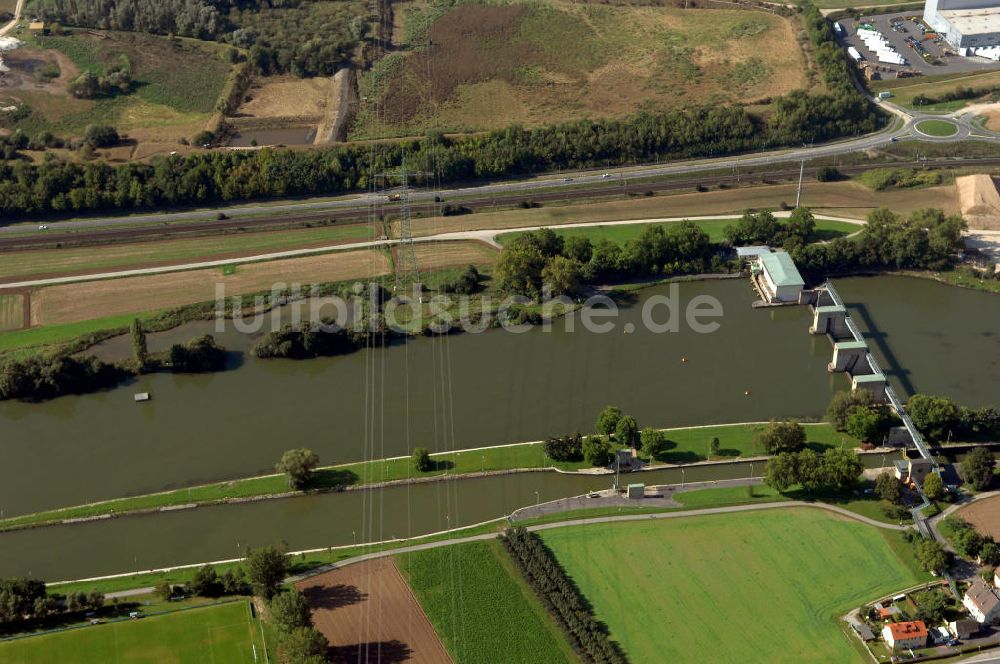 Luftbild Großmannsdorf am Main - Main Uferbereich Südufer zwischen Marktbreit und Großmannsdorf