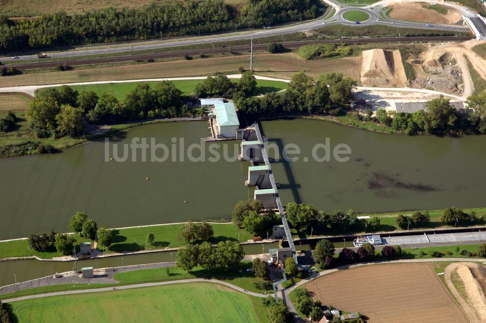 Großmannsdorf am Main von oben - Main Uferbereich Südufer zwischen Marktbreit und Großmannsdorf