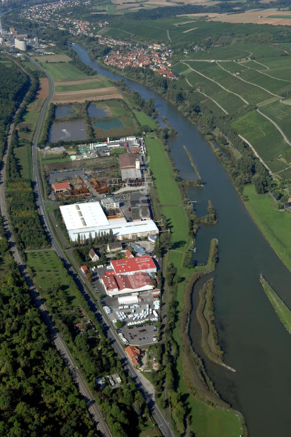 Marktbreit von oben - Main Uferbereich zwischen Marktbreit und Großmannsdorf