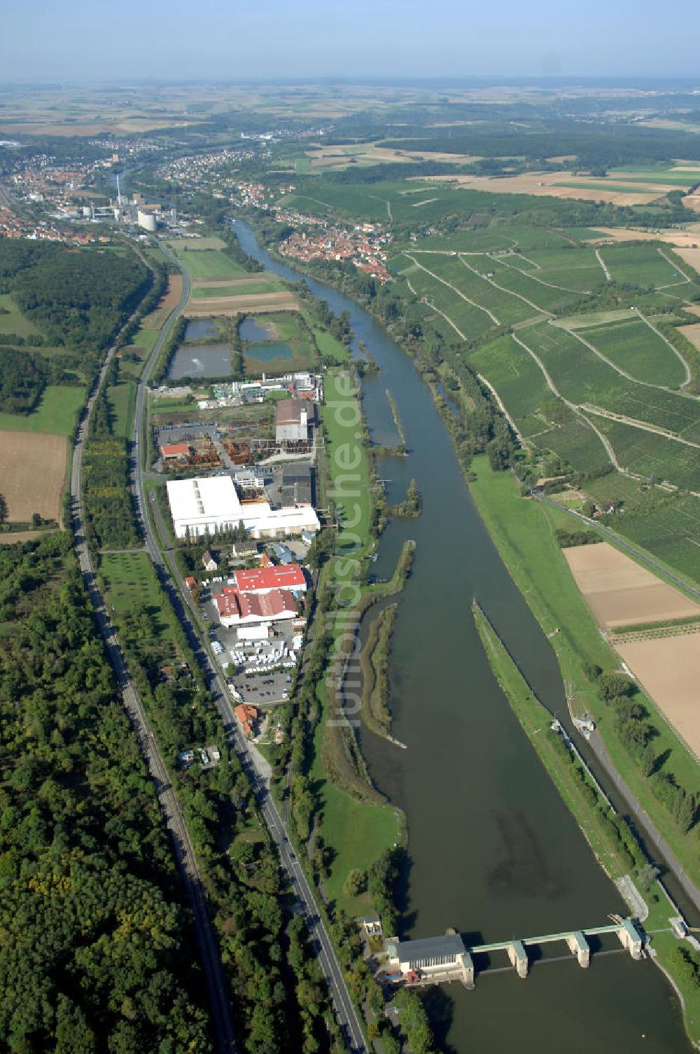  aus der Vogelperspektive: Main Uferbereich zwischen Marktbreit und Großmannsdorf