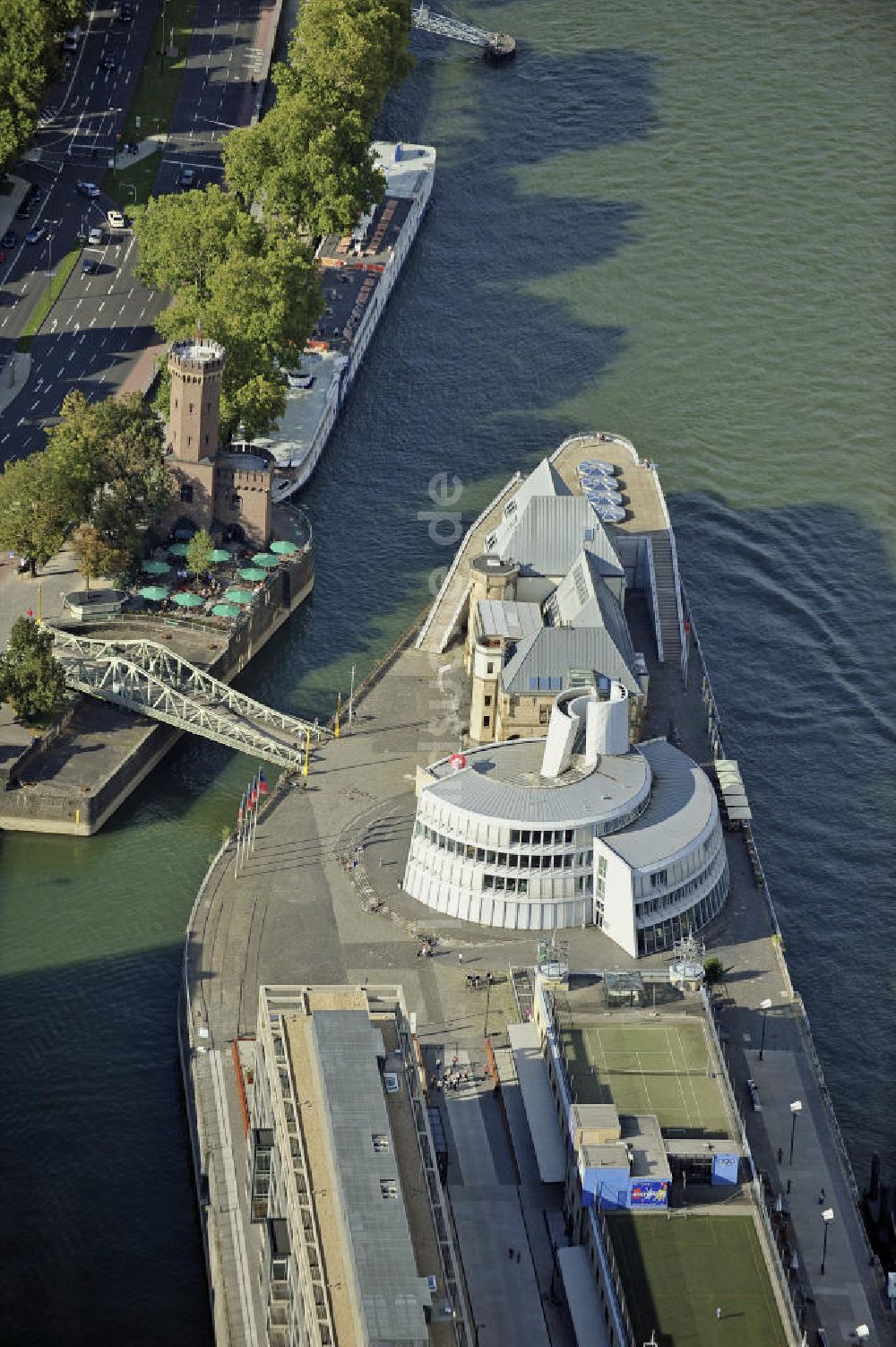 Köln aus der Vogelperspektive: Malakow-Turm und Schokoladenmuseum Köln