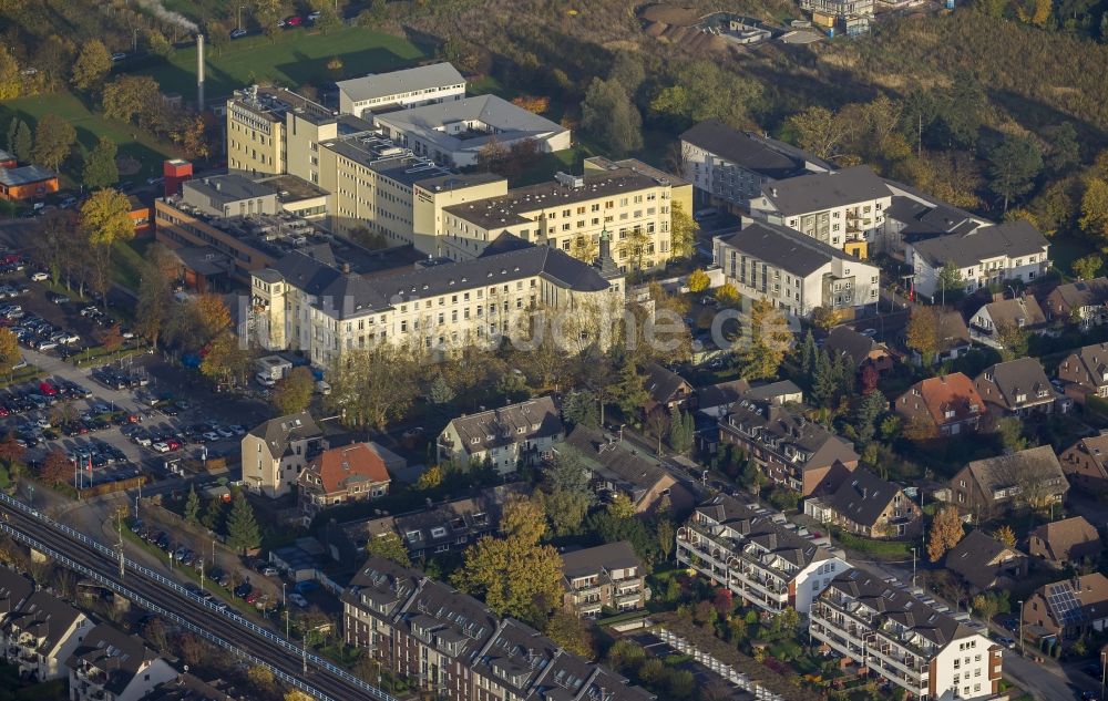 Duisburg aus der Vogelperspektive: Malteser Krankenhaus St. Anna an der Albertus-Magnus-Straße in Duisburg im Bundesland Nordrhein-Westfalen