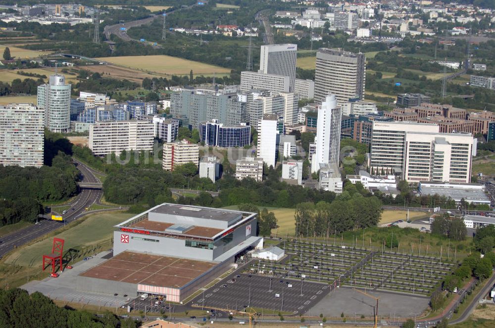 Luftaufnahme Eschborn - Mann Mobilia Einrichtungshaus im Gewerbegebiet Eschborn